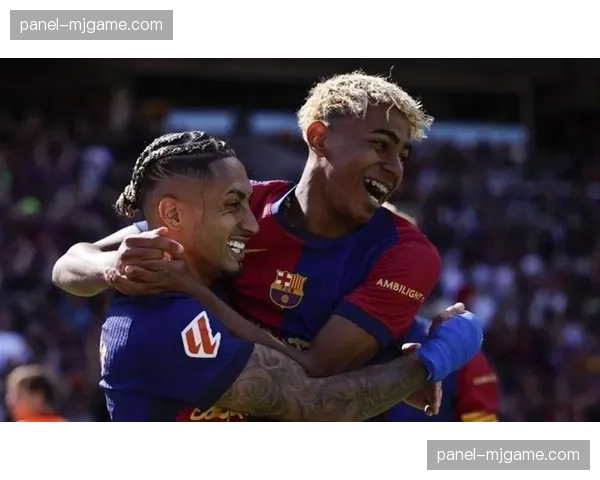 巴萨3-0完胜莱万特重返榜首，亚马尔百胜里程碑助球队反超皇马